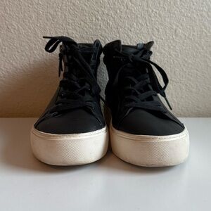 UGG Women’s Olli Leather Sneaker